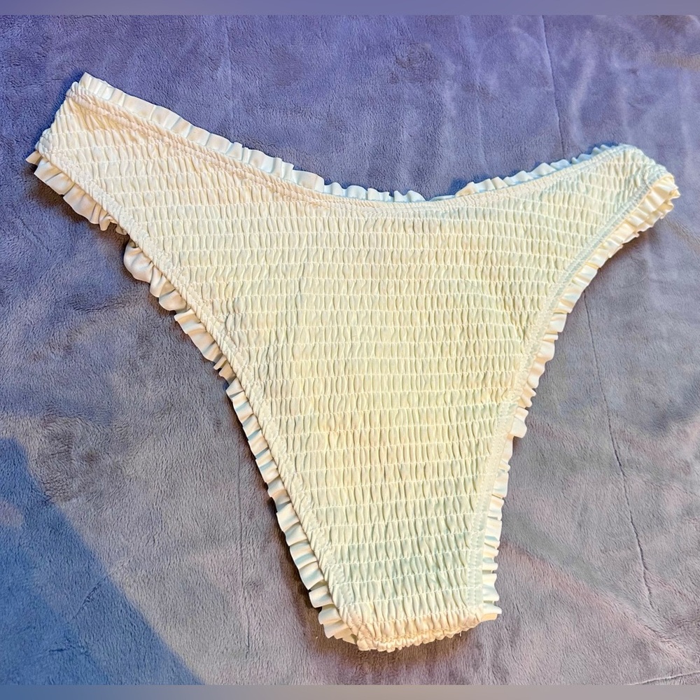 Cream Ruffled Bikini Set - Picture 10 of 11